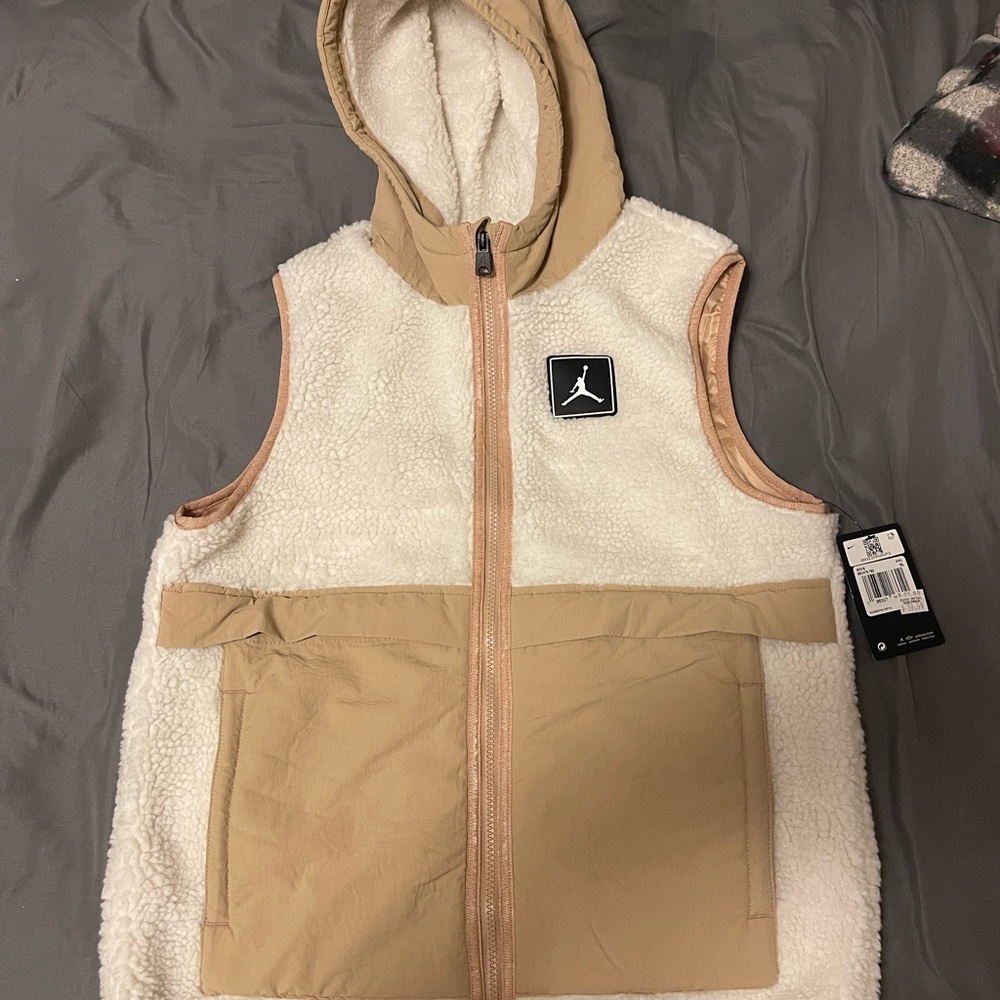 Jordan Sherpa Hooded Vest in Cream & Tan size Youth XL NWT